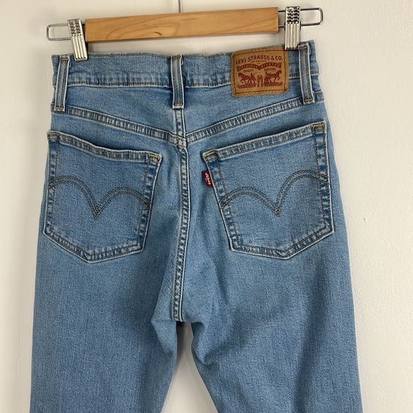Levi’s Wedgie Skinny Distressed Faded Jeans - Picture 5 of 7